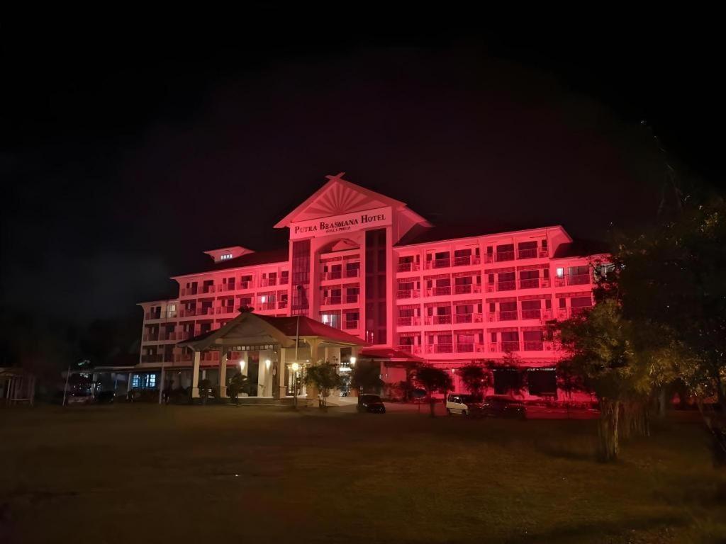 Putra Brasmana Hotel Kuala Perlis Exterior photo