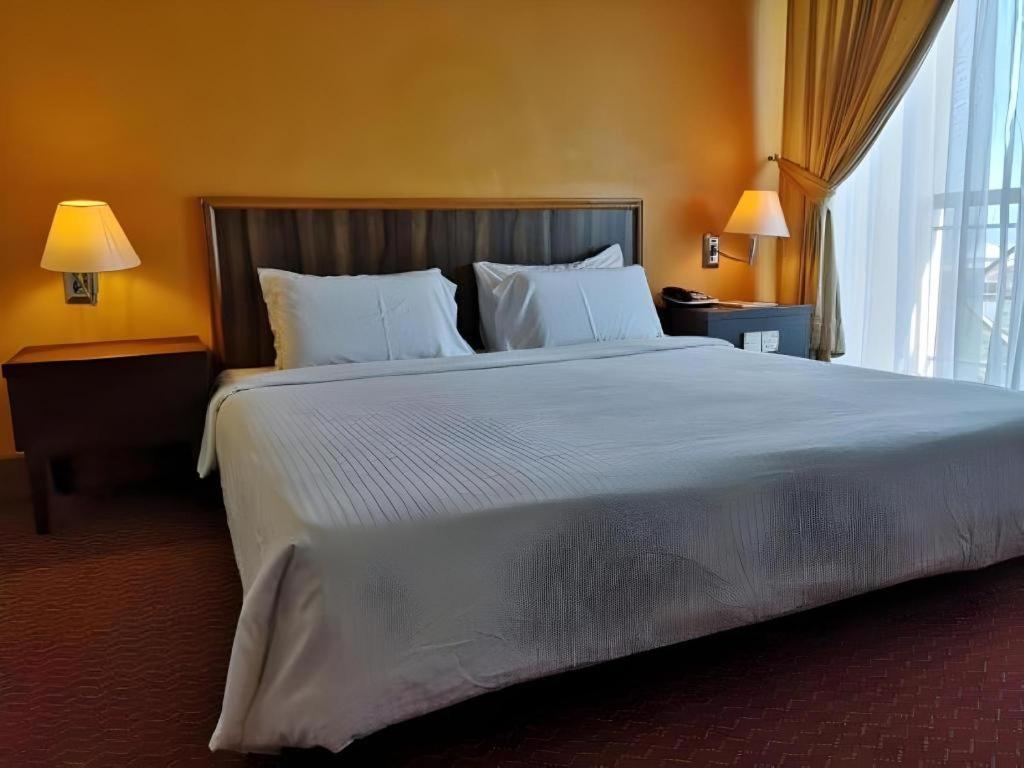 Putra Brasmana Hotel Kuala Perlis Exterior photo